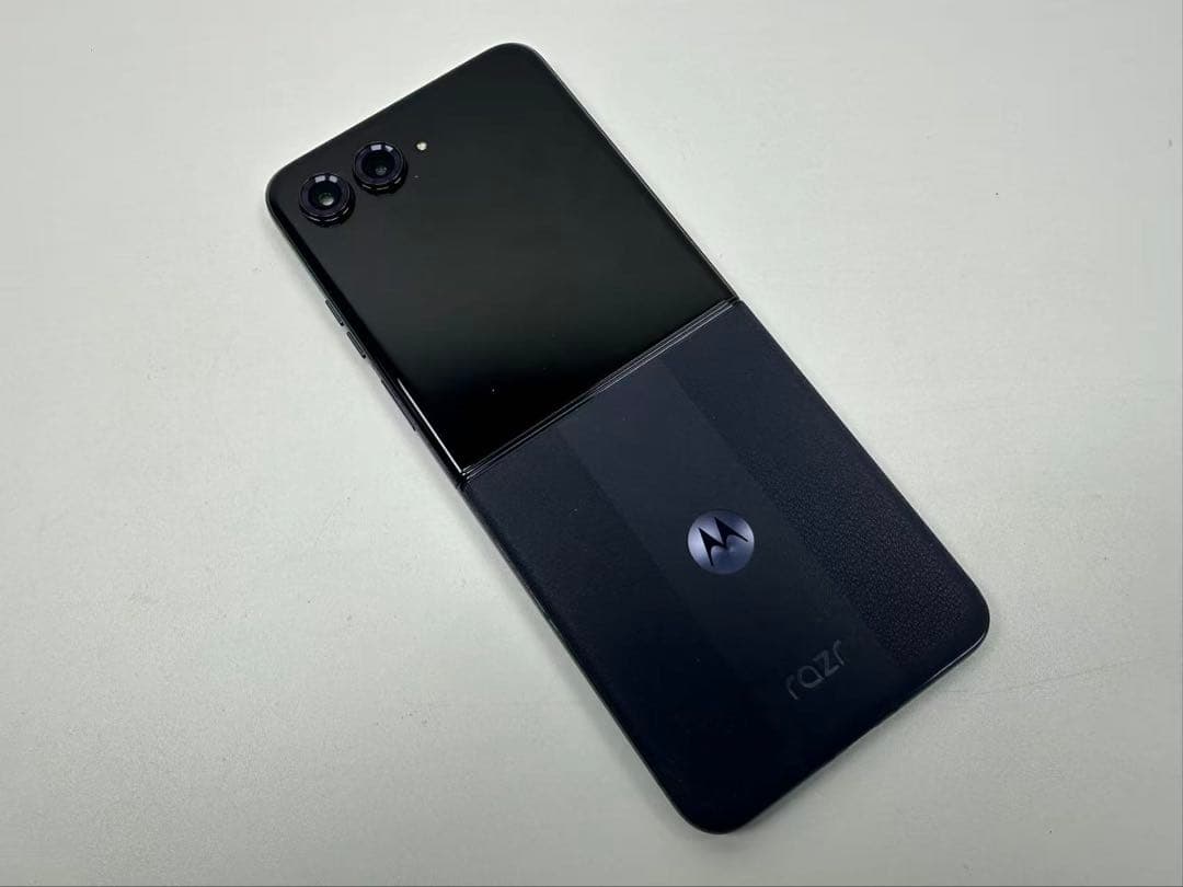 美品 MOTOROLA razr 60 pro 256GB ネイビー アメリカ版