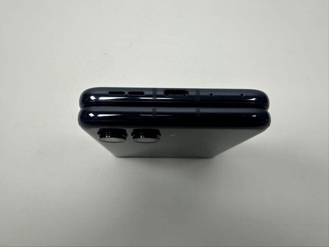 美品 MOTOROLA razr 60 pro 256GB ネイビー アメリカ版