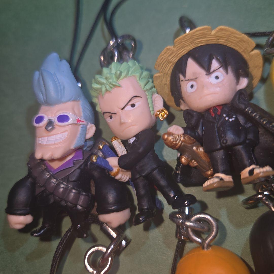 未開封☆ワンピース　ストロングワールド 劇場版ストラップ　前編&後編フルコンプ