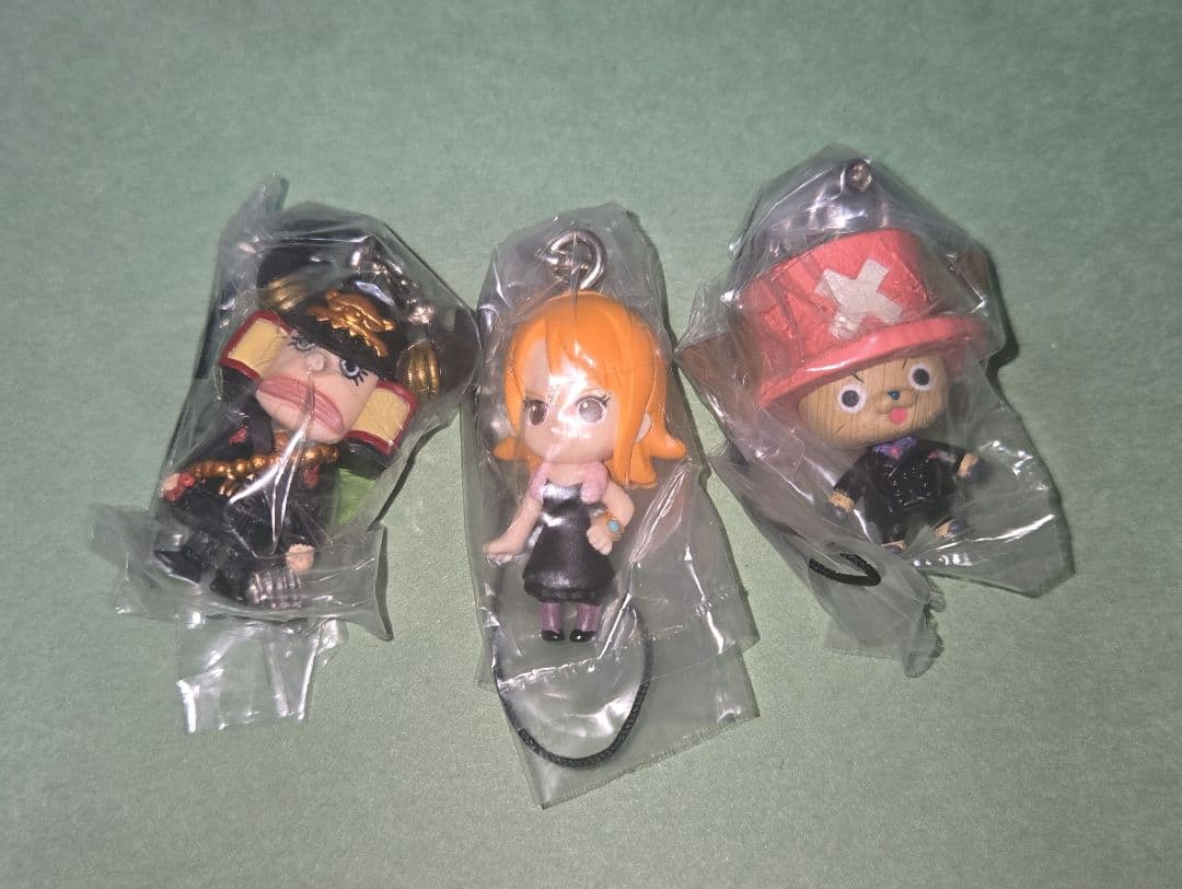 未開封☆ワンピース　ストロングワールド 劇場版ストラップ　前編&後編フルコンプ