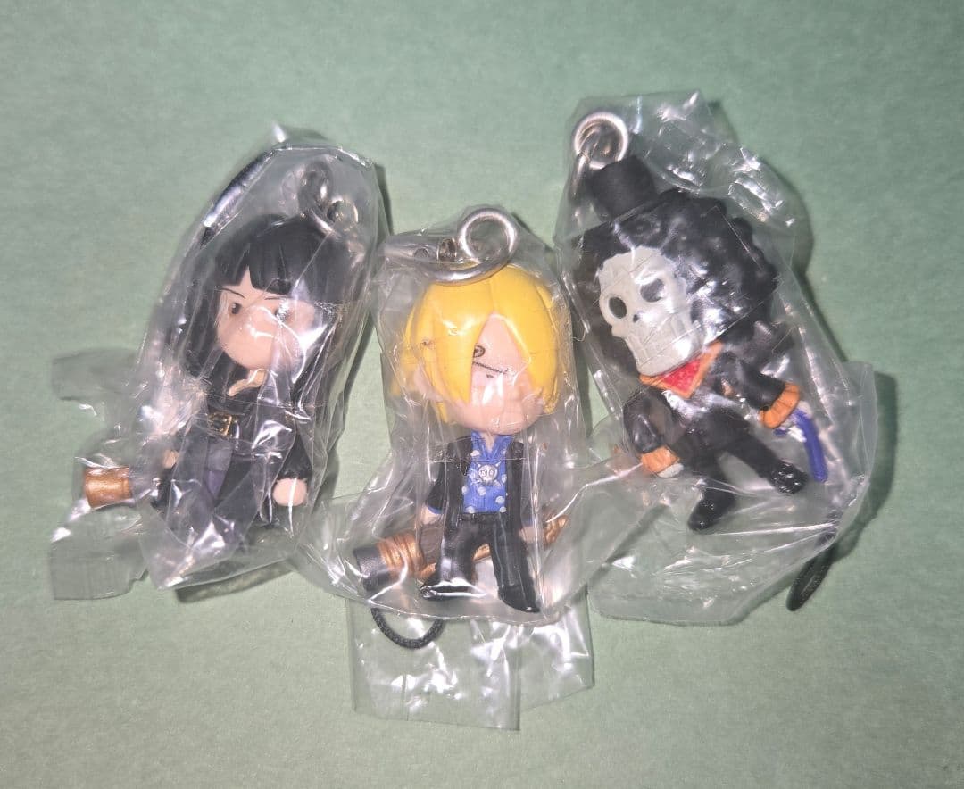 未開封☆ワンピース　ストロングワールド 劇場版ストラップ　前編&後編フルコンプ