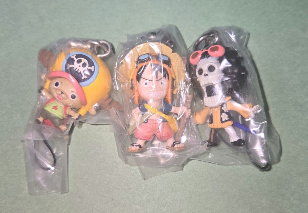 未開封☆ワンピース　ストロングワールド 劇場版ストラップ　前編&後編フルコンプ