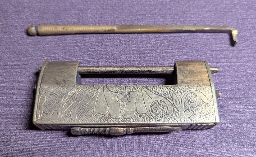 【江戸〜明治期 古い和錠 鍵付き】からくり錠 前金具 装飾彫刻 アンティーク