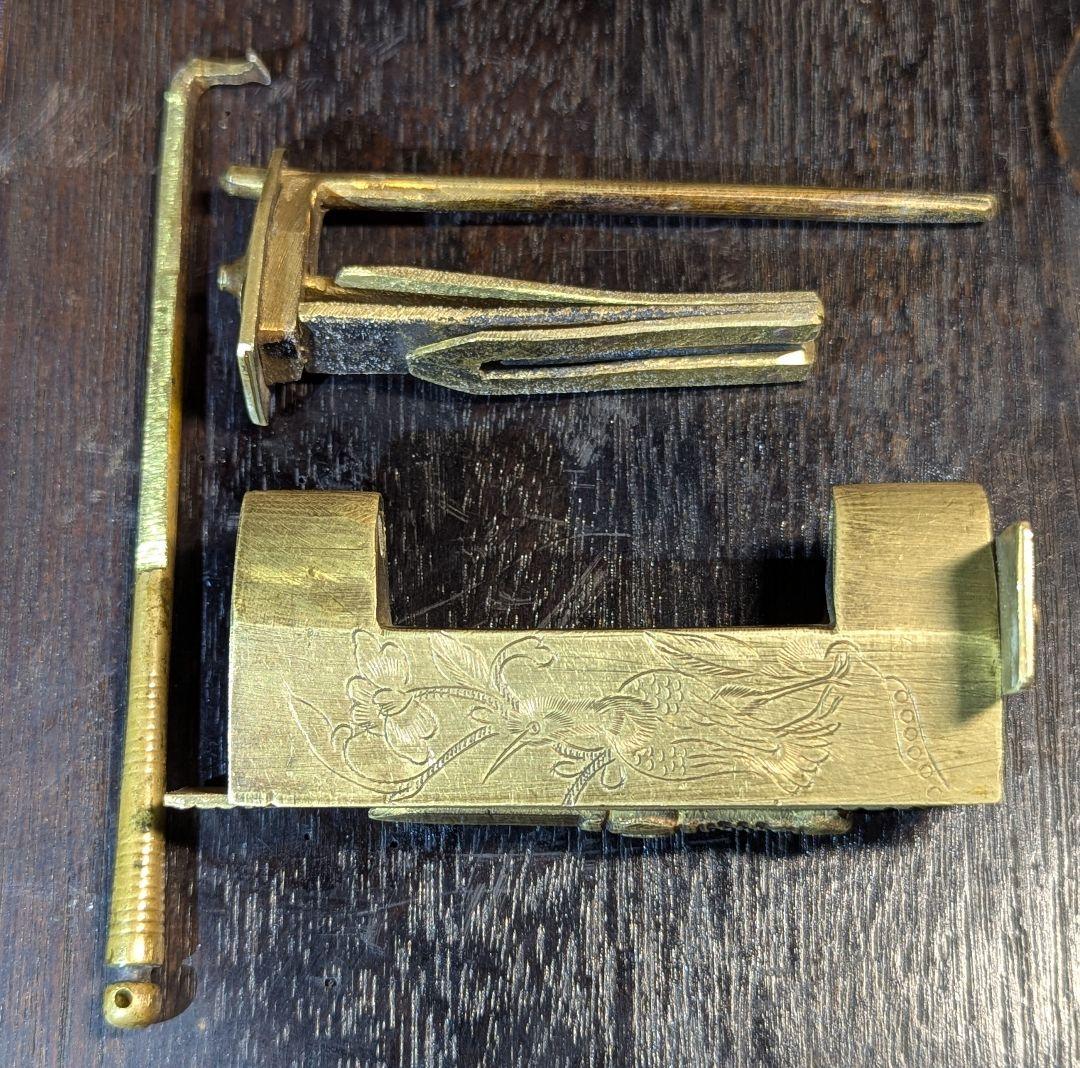 【江戸〜明治期 古い和錠 鍵付き】からくり錠 前金具 装飾彫刻 アンティーク