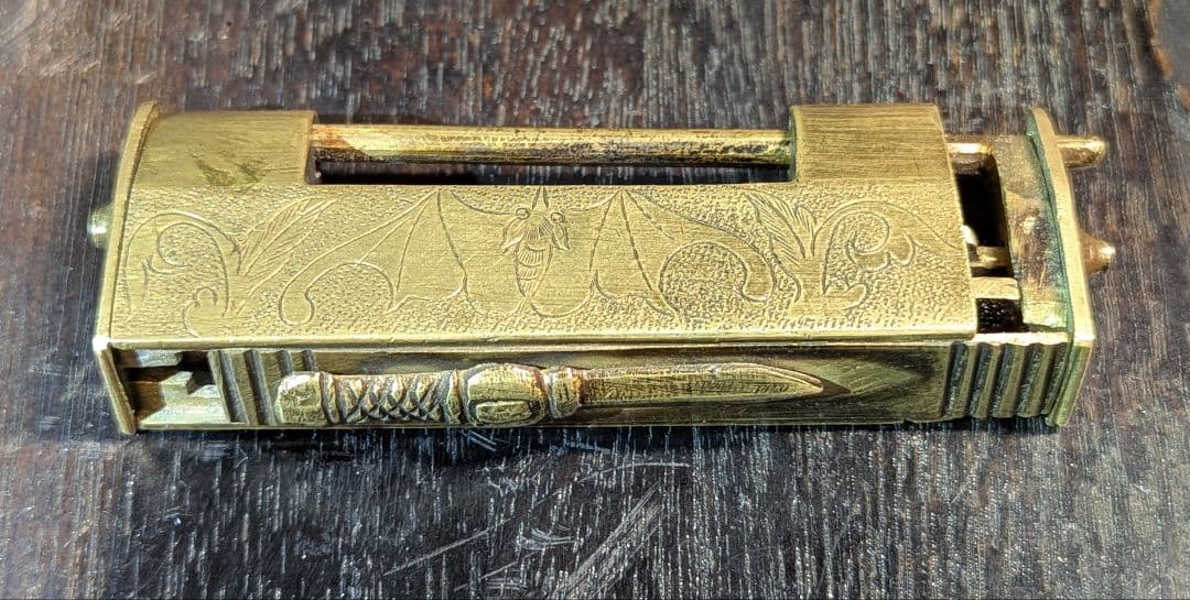 【江戸〜明治期 古い和錠 鍵付き】からくり錠 前金具 装飾彫刻 アンティーク