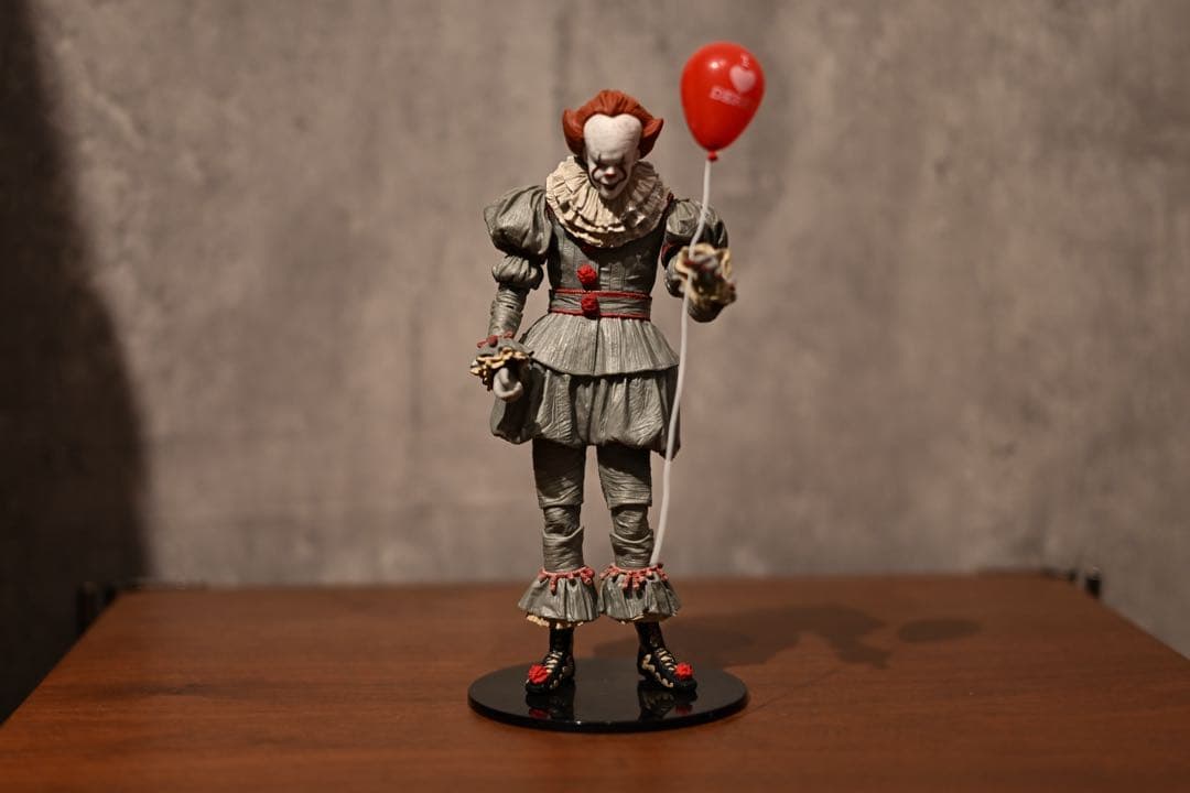 IT ペニーワイズ フィギュア　ネカ neca