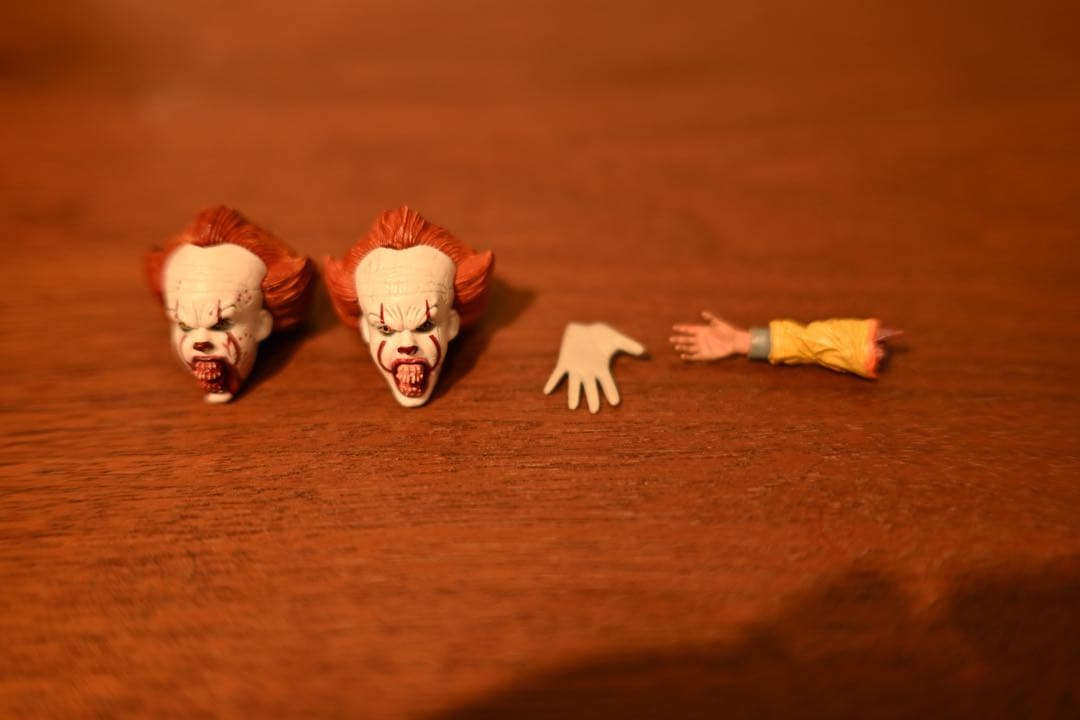 IT ペニーワイズ フィギュア　ネカ neca