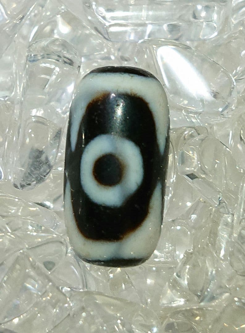 チベットビーズ老天珠 天然石 品名:虎牙三眼天珠