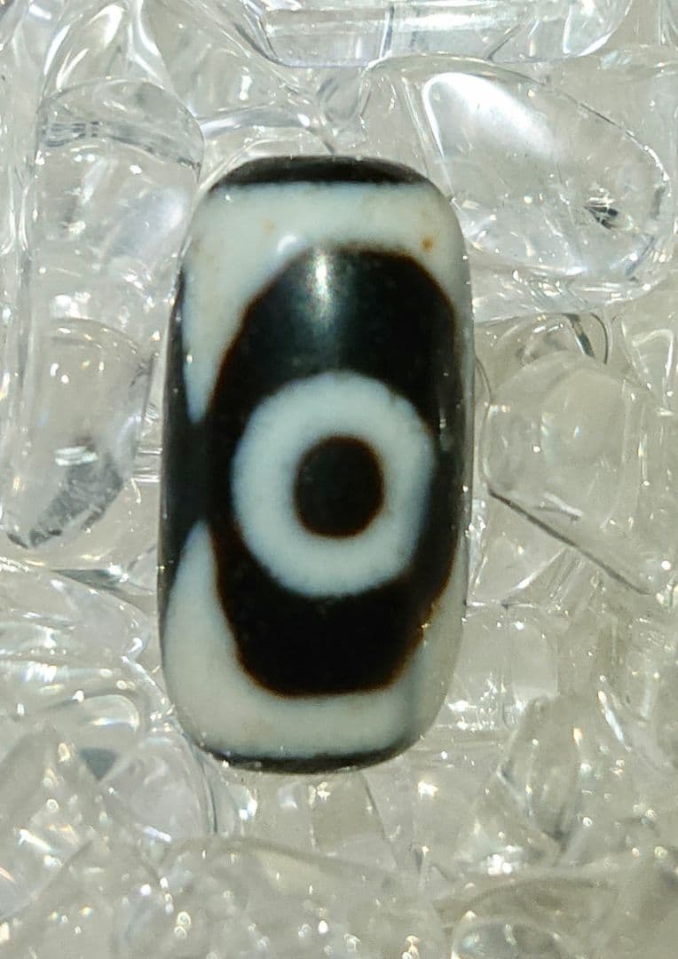 チベットビーズ老天珠 天然石 品名:虎牙三眼天珠