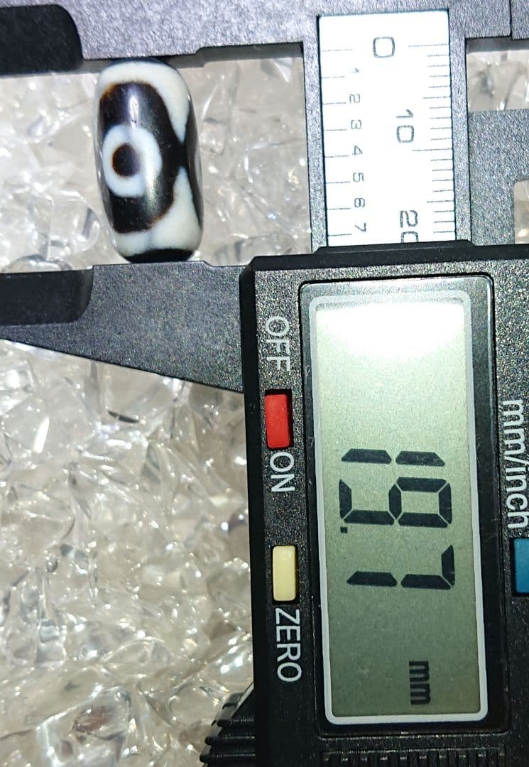 チベットビーズ老天珠 天然石 品名:虎牙三眼天珠