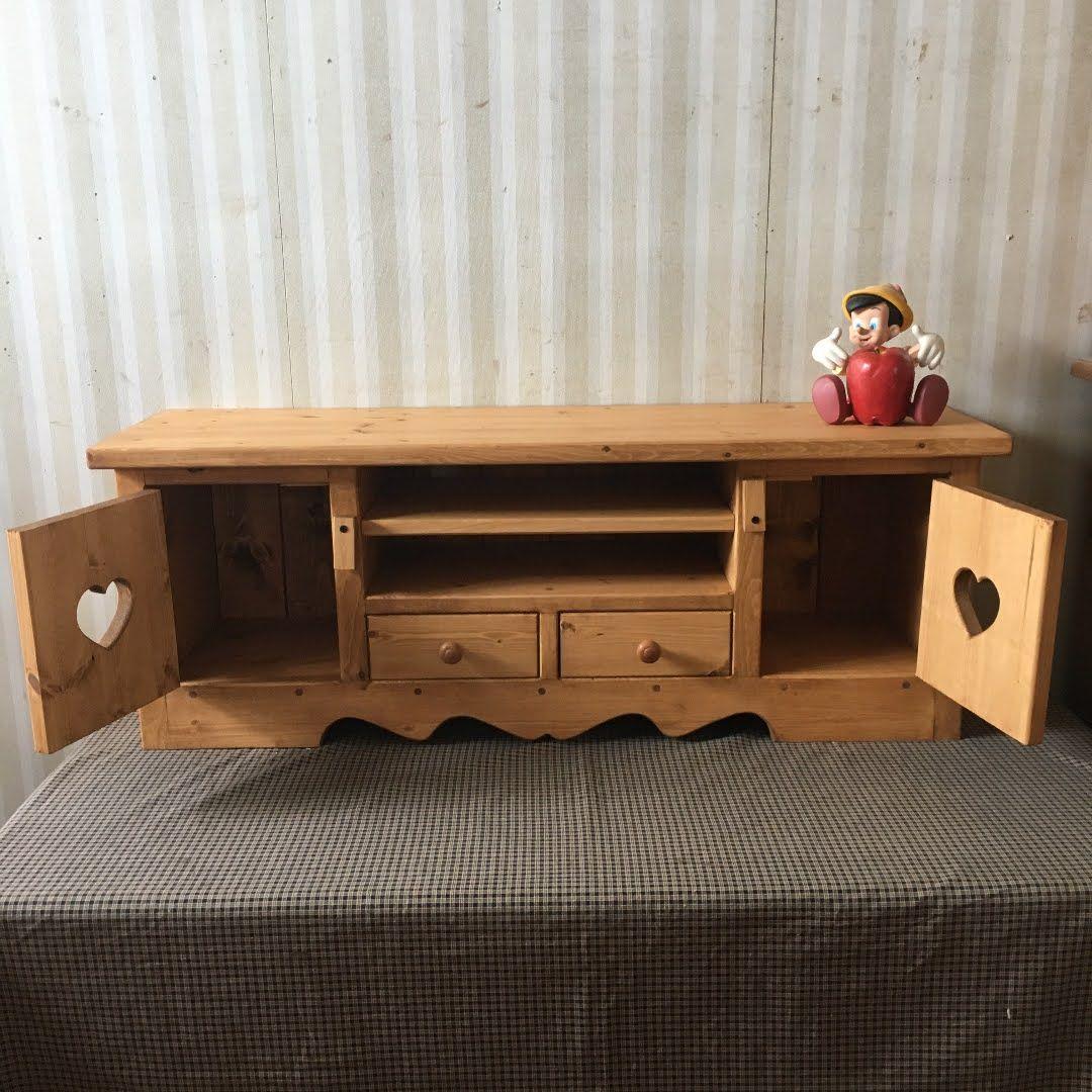 カントリー風テレビボード 木製 ハート型