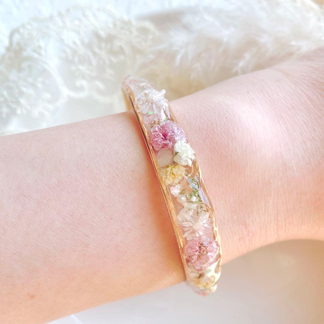 レジンバングル　ゴールド　くすみピンク　ローズクォーツ　天然石　クリスタル