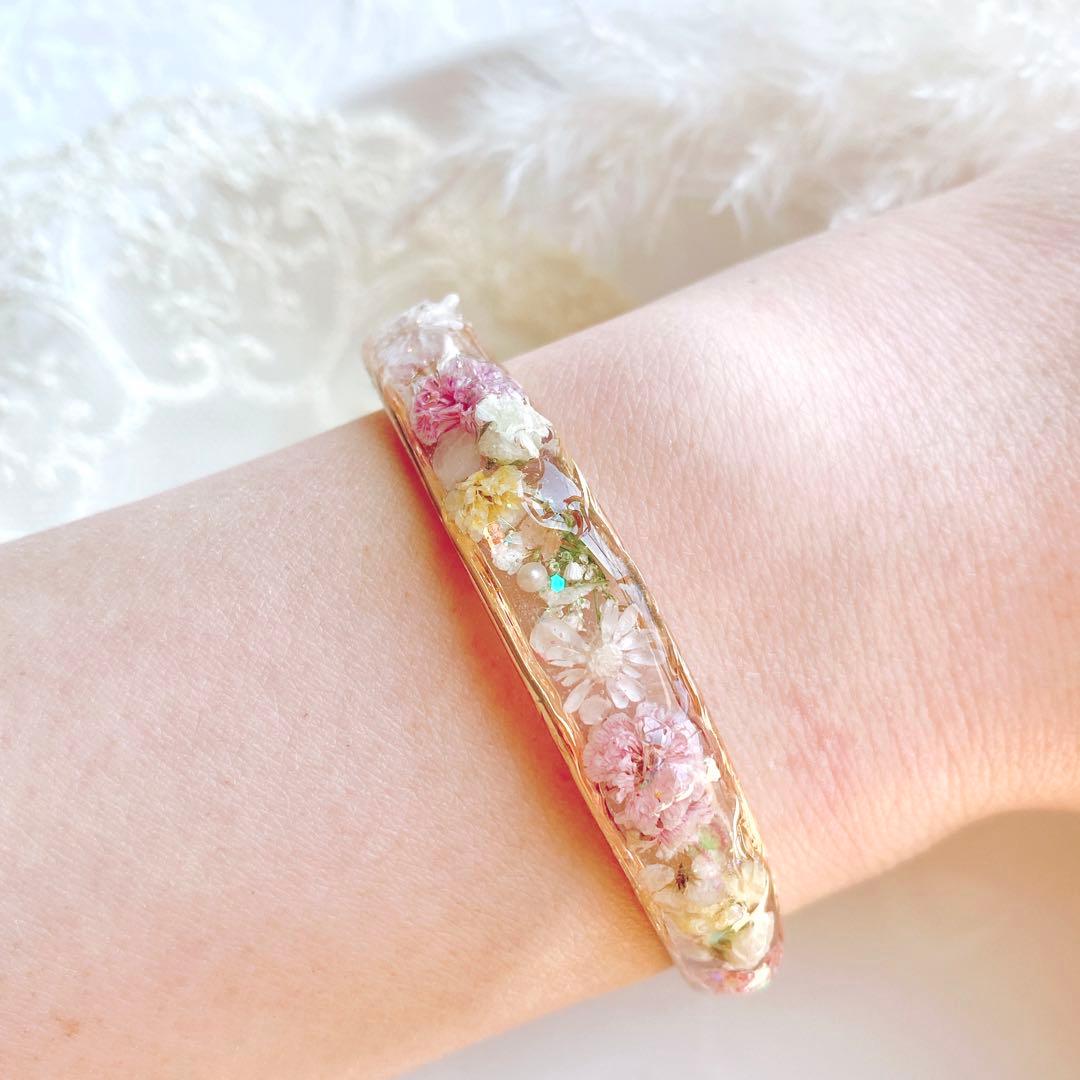 レジンバングル　ゴールド　くすみピンク　ローズクォーツ　天然石　クリスタル