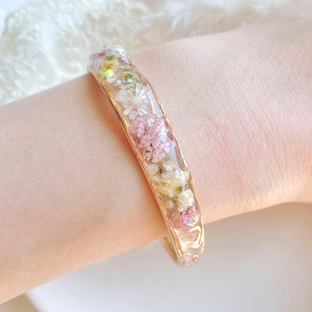 レジンバングル　ゴールド　くすみピンク　ローズクォーツ　天然石　クリスタル
