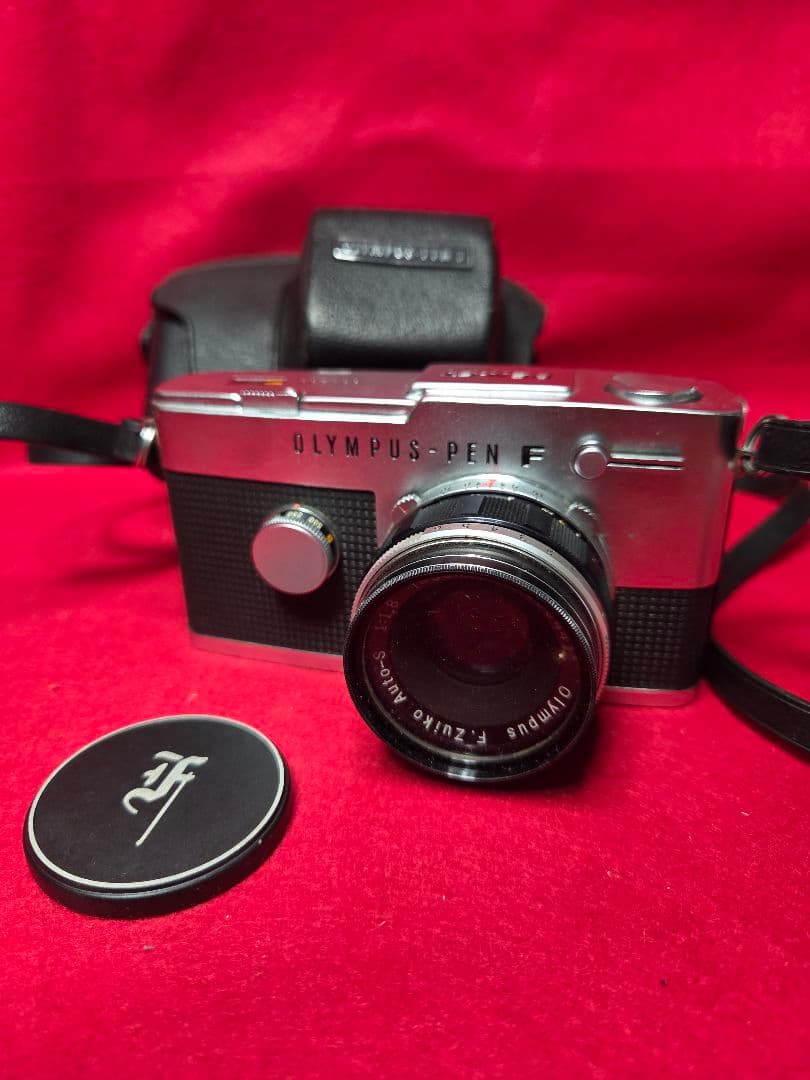 OLYMPUS PEN F フィルムカメラ（革ケース付き）