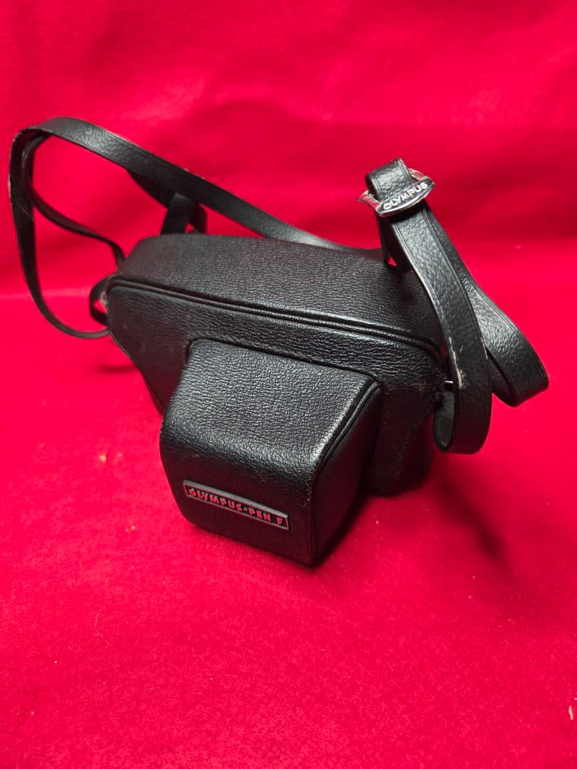 OLYMPUS PEN F フィルムカメラ（革ケース付き）