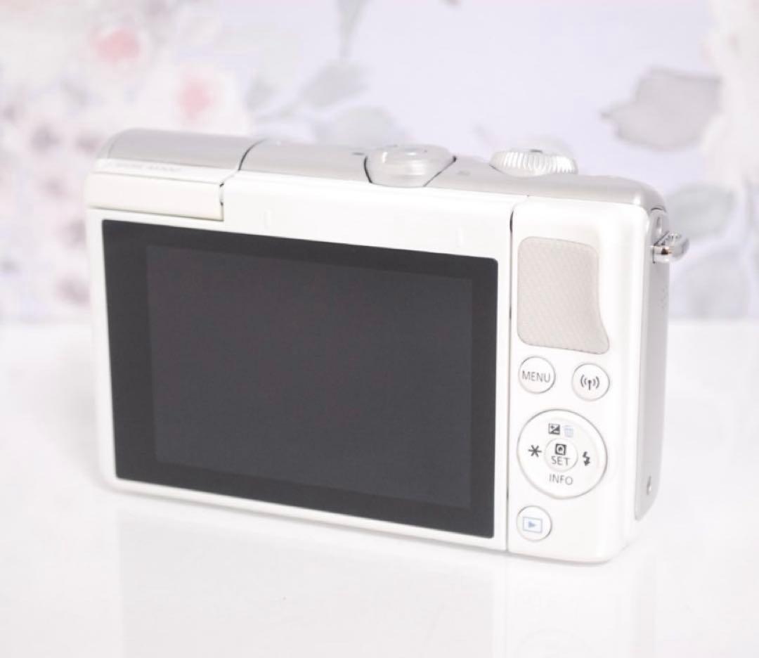 高画質で自撮りもラクラク☆Wi-Fi通信機能付き♪キャノン EOS M100♡