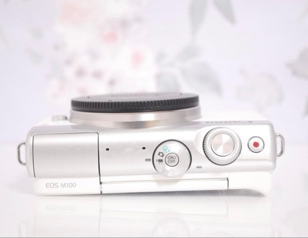 高画質で自撮りもラクラク☆Wi-Fi通信機能付き♪キャノン EOS M100♡