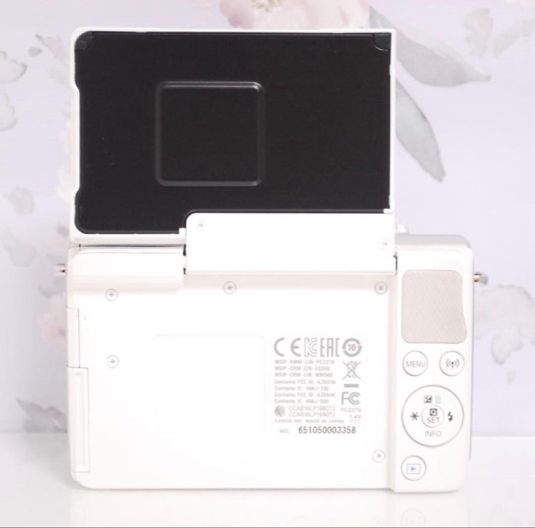 高画質で自撮りもラクラク☆Wi-Fi通信機能付き♪キャノン EOS M100♡