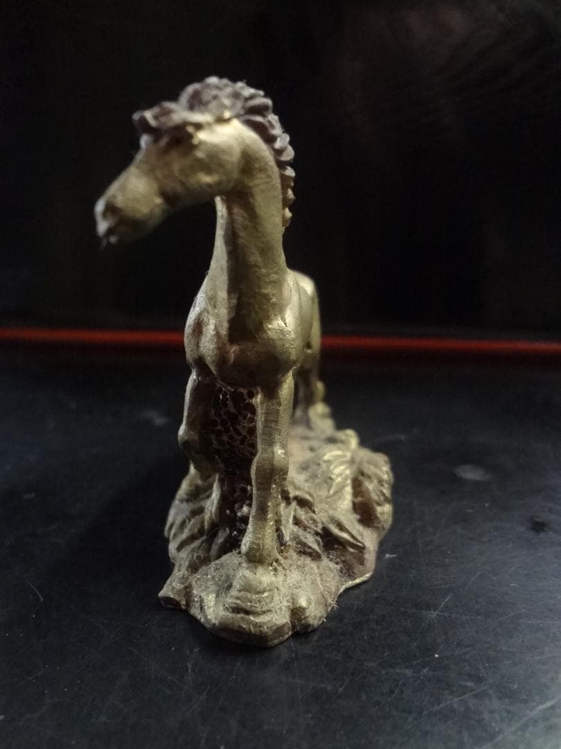 2026年干支・午　開運縁起物金色の馬の彫刻９体セット 　何事もうまくいく・・