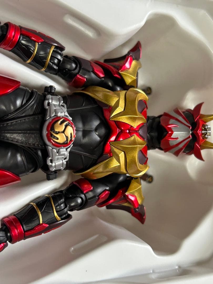 【中古】フィギュアーツ 真骨彫 仮面ライダー装甲響鬼