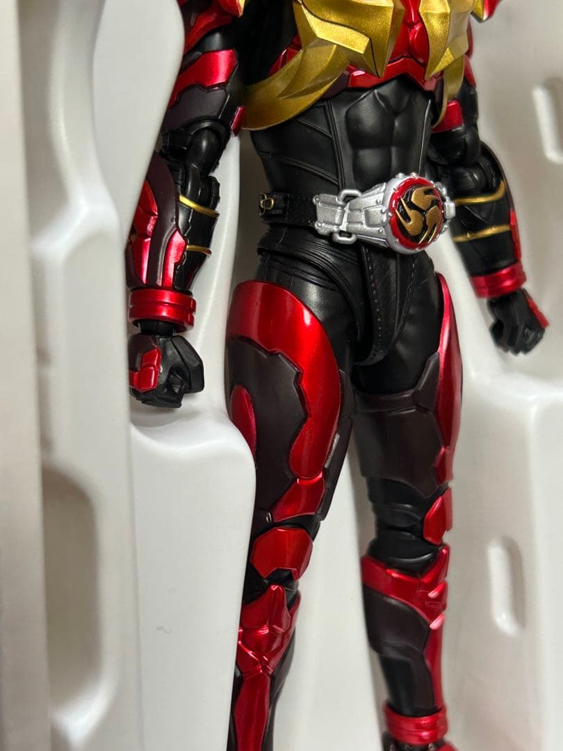 【中古】フィギュアーツ 真骨彫 仮面ライダー装甲響鬼