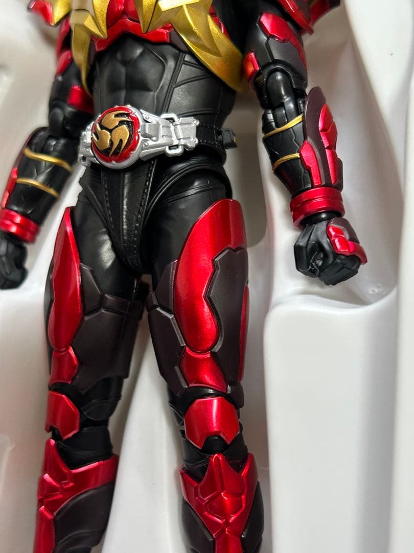 【中古】フィギュアーツ 真骨彫 仮面ライダー装甲響鬼