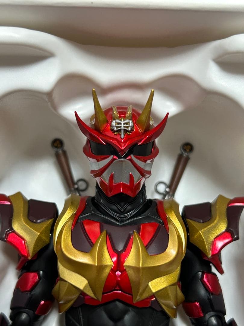 【中古】フィギュアーツ 真骨彫 仮面ライダー装甲響鬼