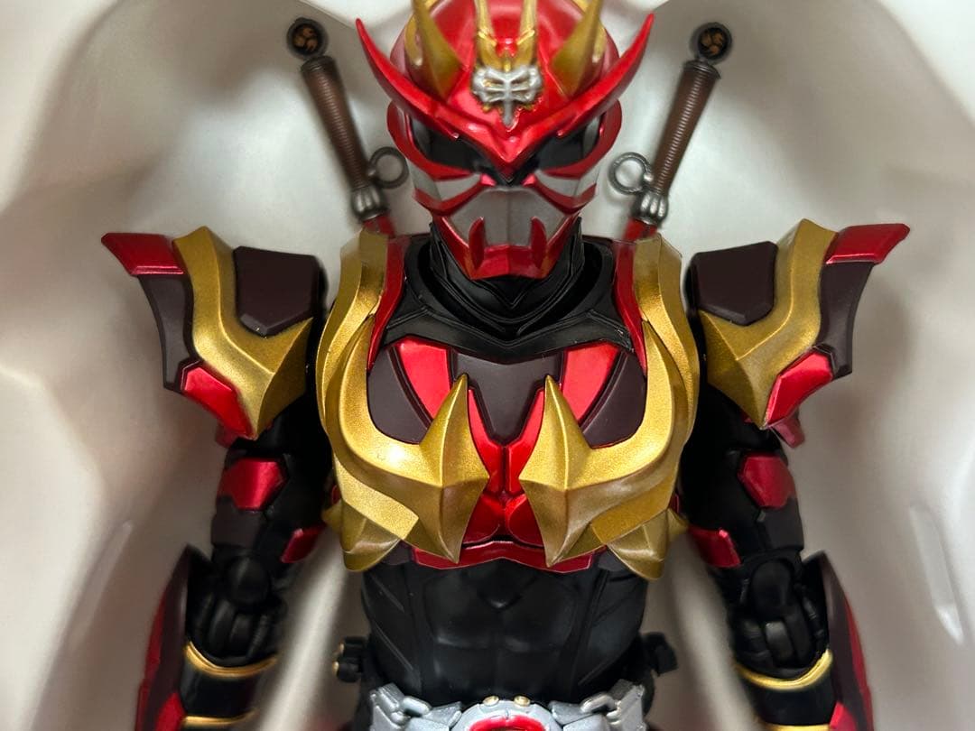 【中古】フィギュアーツ 真骨彫 仮面ライダー装甲響鬼
