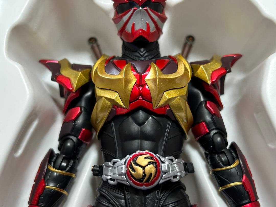 【中古】フィギュアーツ 真骨彫 仮面ライダー装甲響鬼