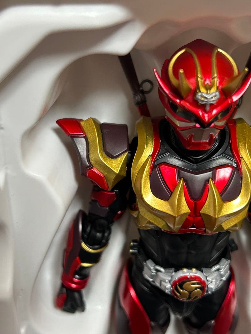 【中古】フィギュアーツ 真骨彫 仮面ライダー装甲響鬼