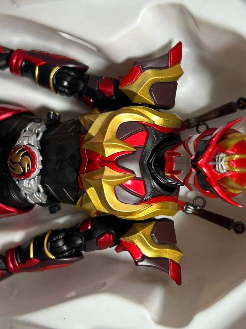 【中古】フィギュアーツ 真骨彫 仮面ライダー装甲響鬼
