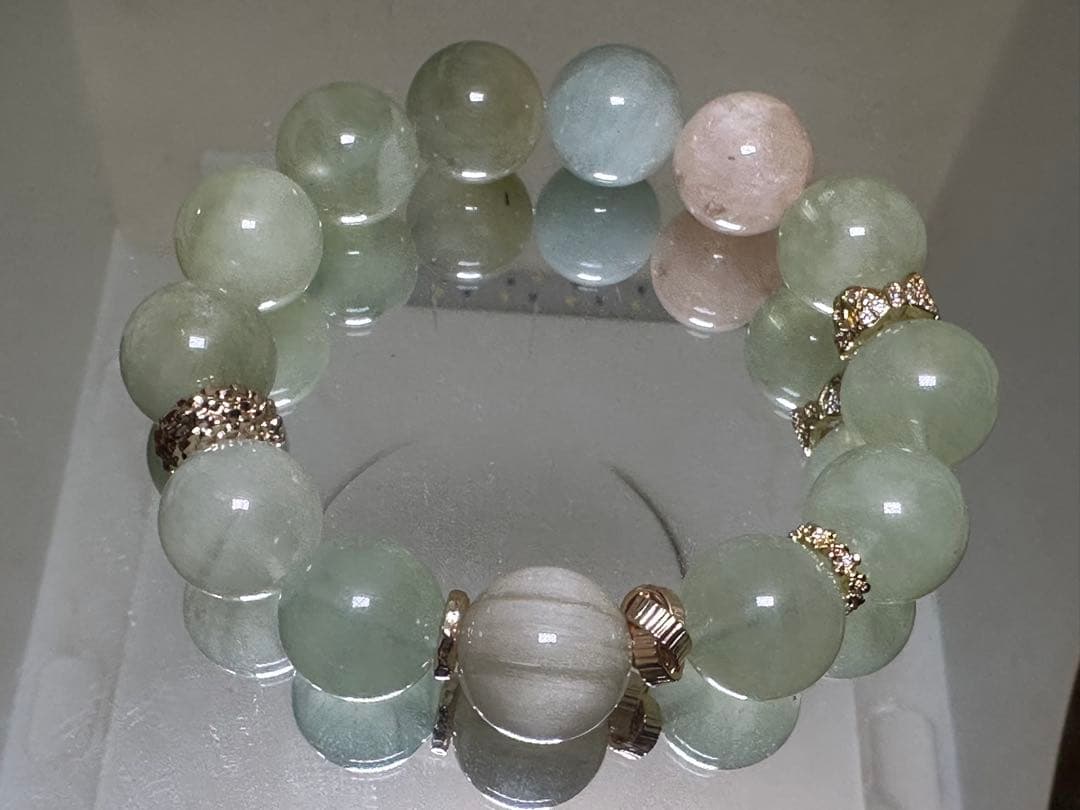 キャッツアイ リビアングラスがトップのグリーンベリル デザインブレスレット