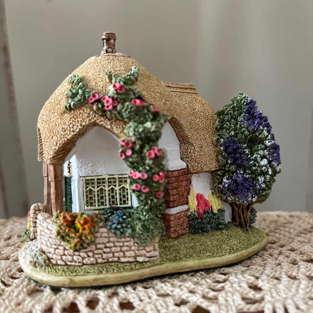 リリパットレーン　LILAC LODGE