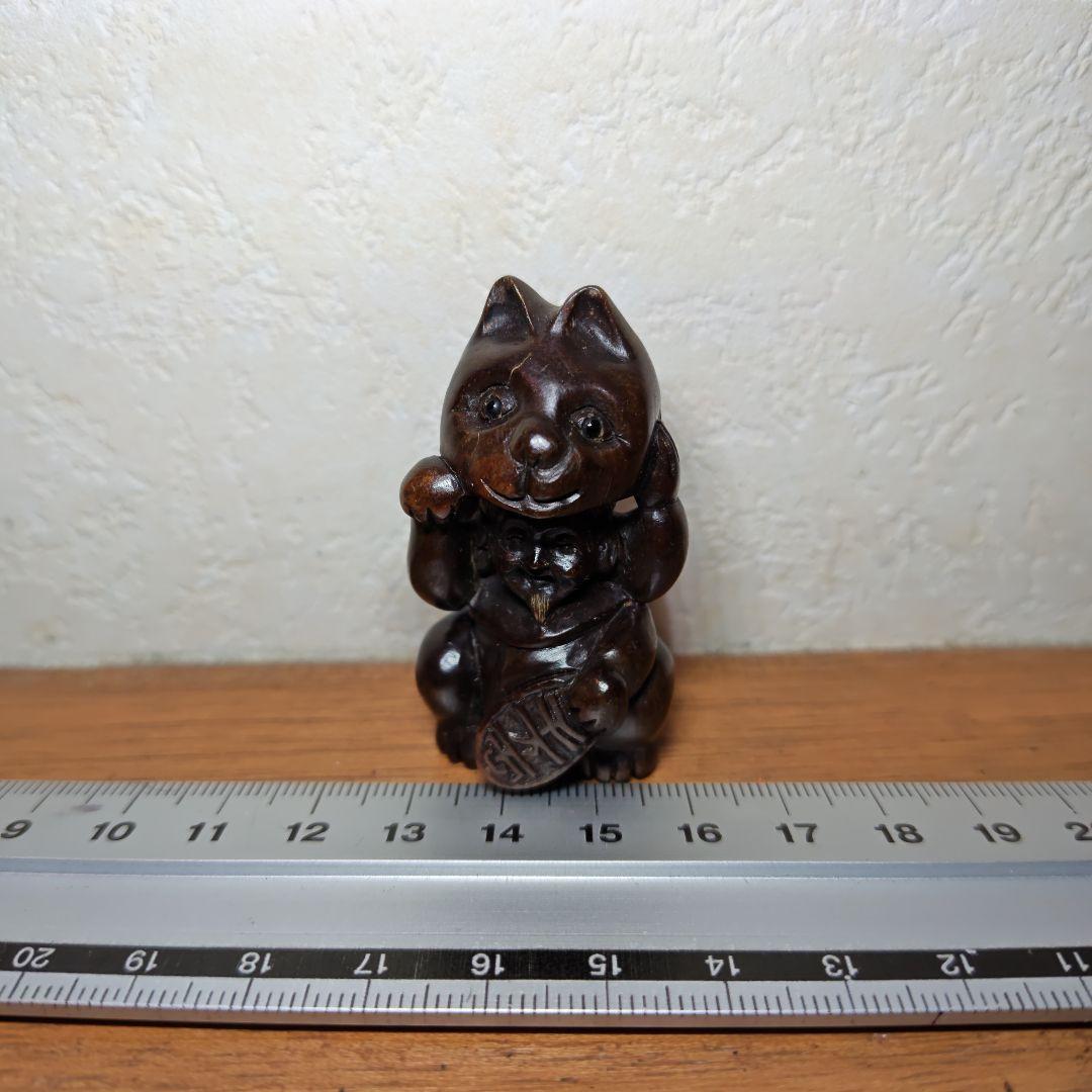時代提物 木彫根付 在銘「忠盛」【招き猫から人物】高5.4cm 幅3cm重24ｇ