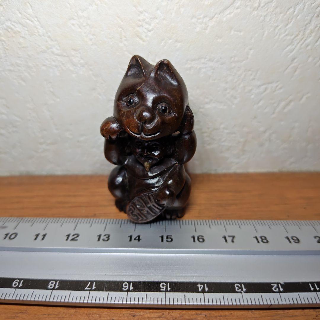 時代提物 木彫根付 在銘「忠盛」【招き猫から人物】高5.4cm 幅3cm重24ｇ