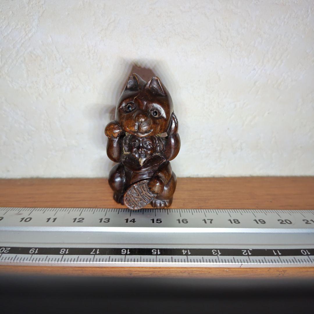 時代提物 木彫根付 在銘「忠盛」【招き猫から人物】高5.4cm 幅3cm重24ｇ