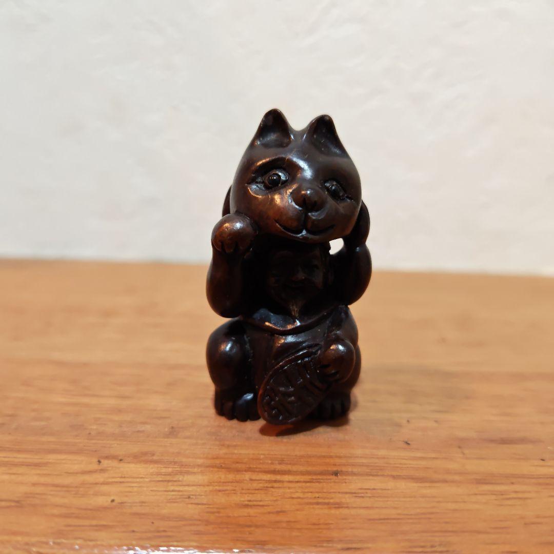 時代提物 木彫根付 在銘「忠盛」【招き猫から人物】高5.4cm 幅3cm重24ｇ