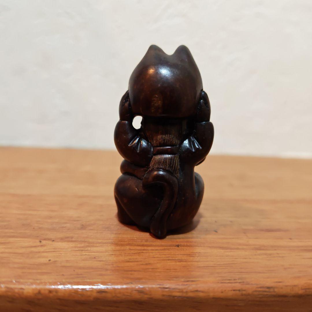 時代提物 木彫根付 在銘「忠盛」【招き猫から人物】高5.4cm 幅3cm重24ｇ