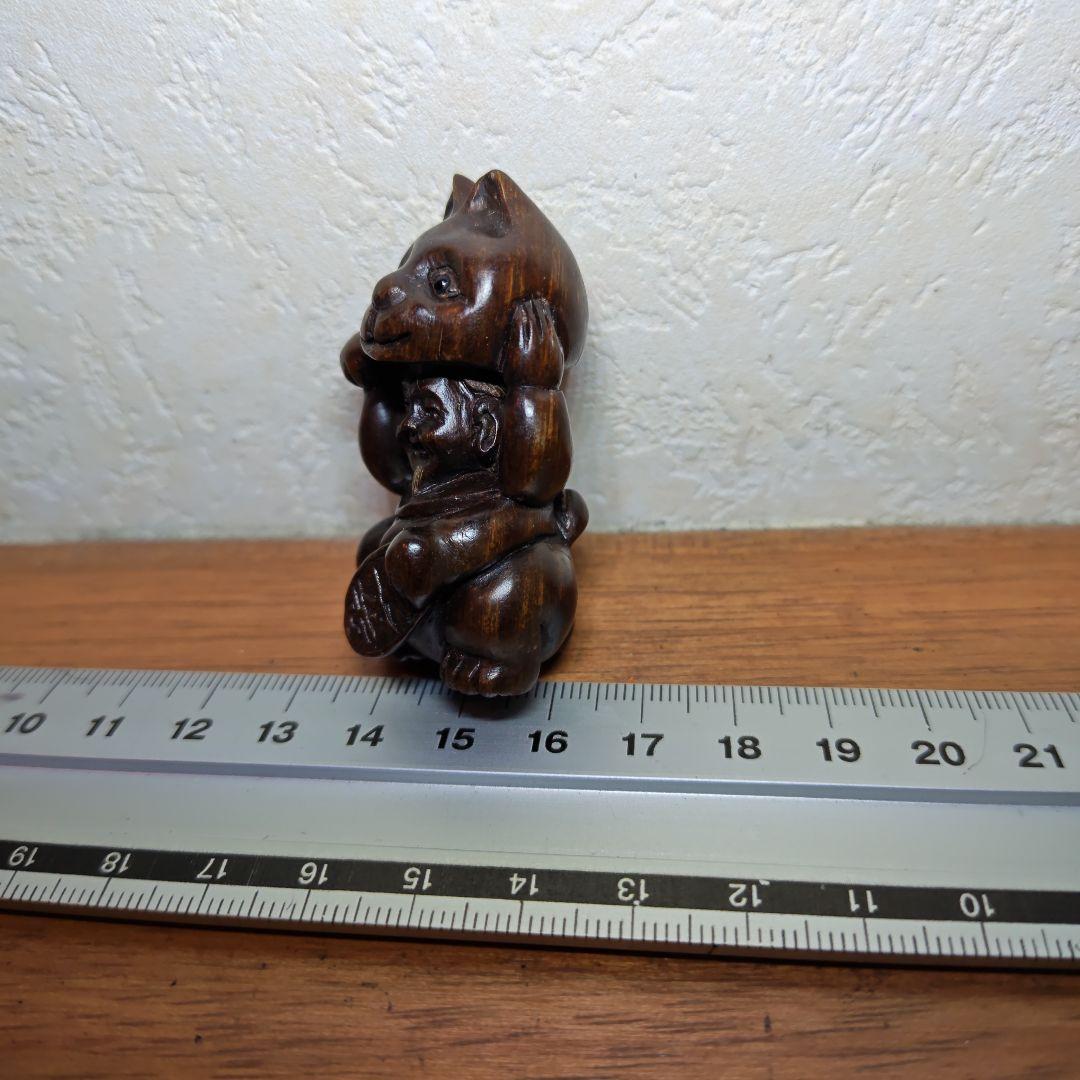時代提物 木彫根付 在銘「忠盛」【招き猫から人物】高5.4cm 幅3cm重24ｇ