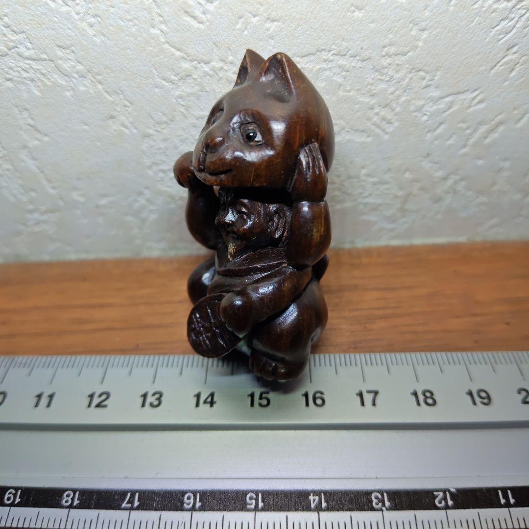 時代提物 木彫根付 在銘「忠盛」【招き猫から人物】高5.4cm 幅3cm重24ｇ