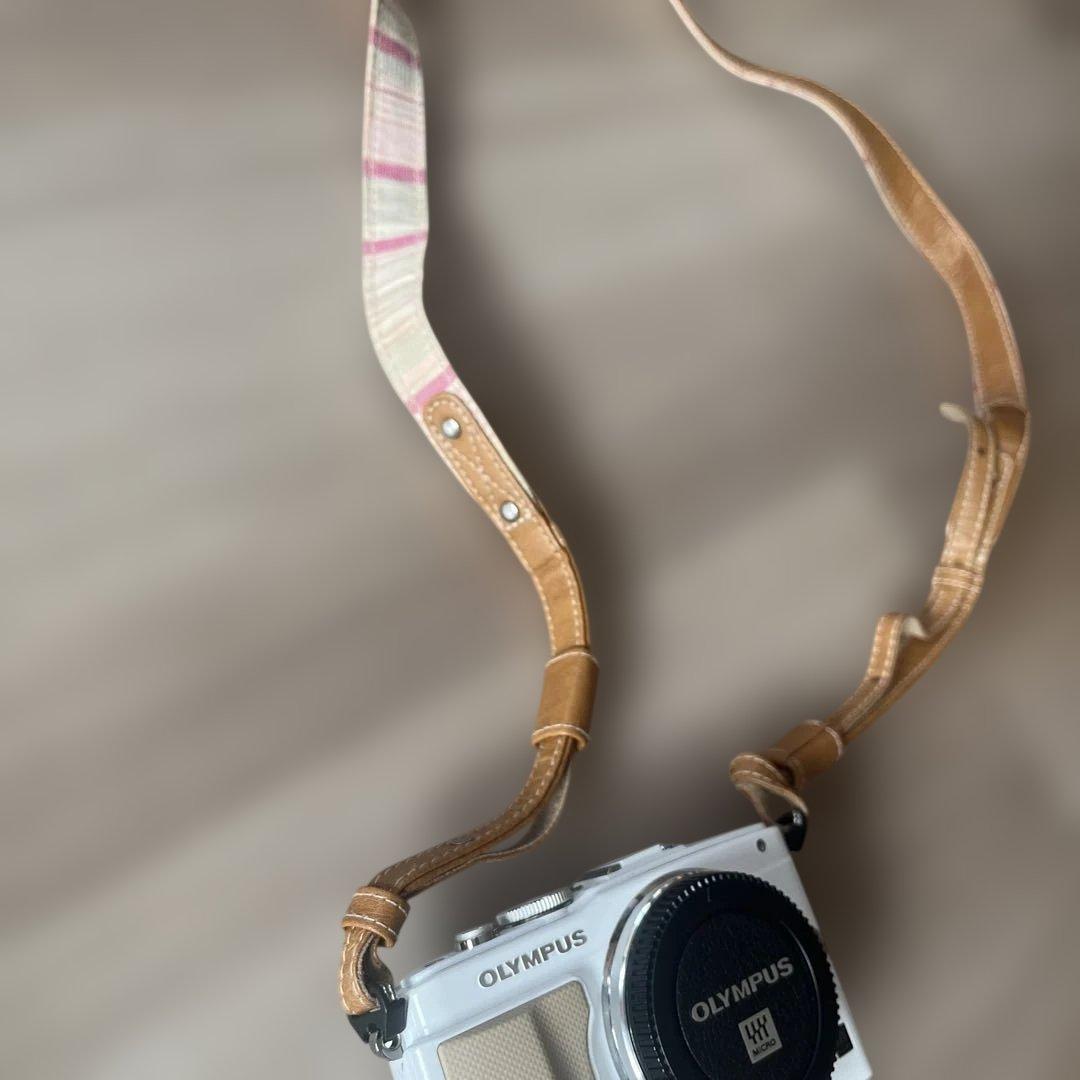 【美品】OLYMPUS E-PL5 ミラーレスカメラ