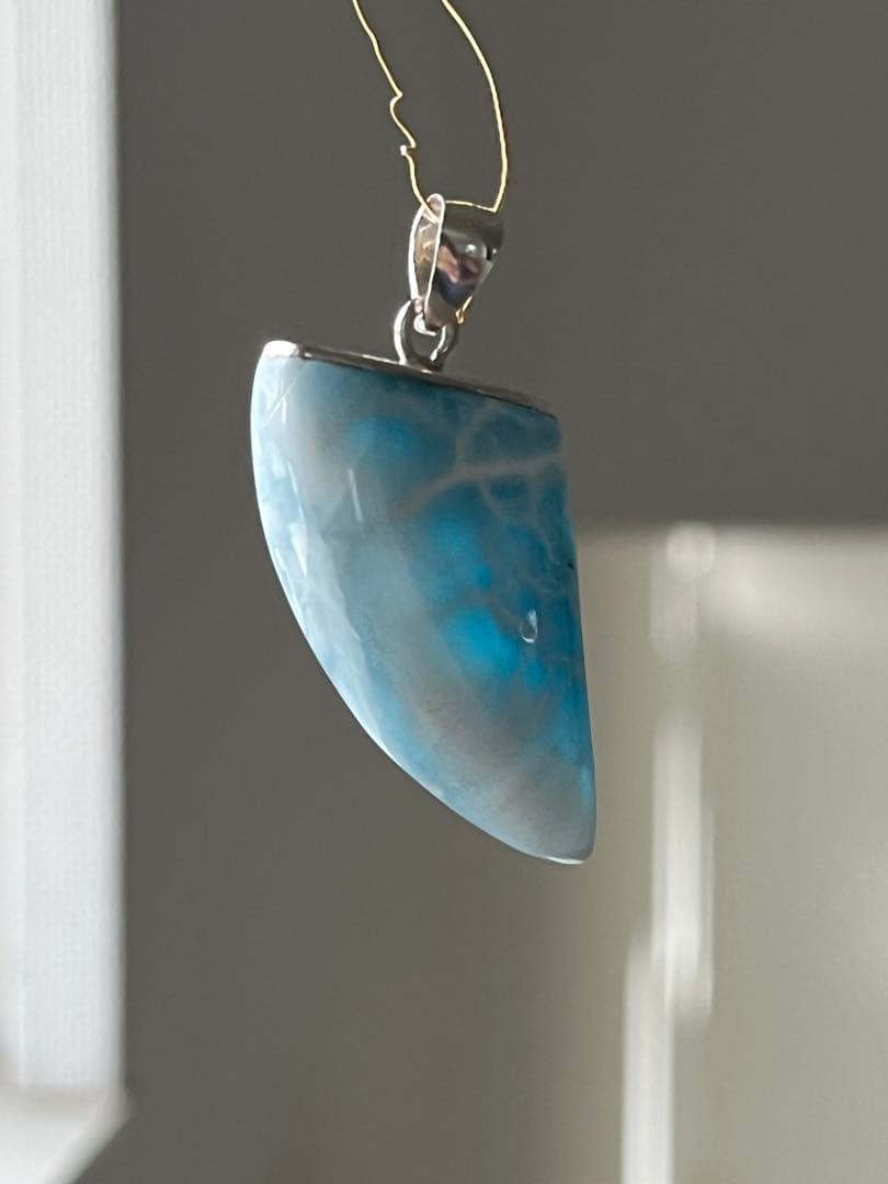 天然石☆高品質！ラリマーキバ型ペンダントトップ☆ラリマーらしい模様カラーが美しい