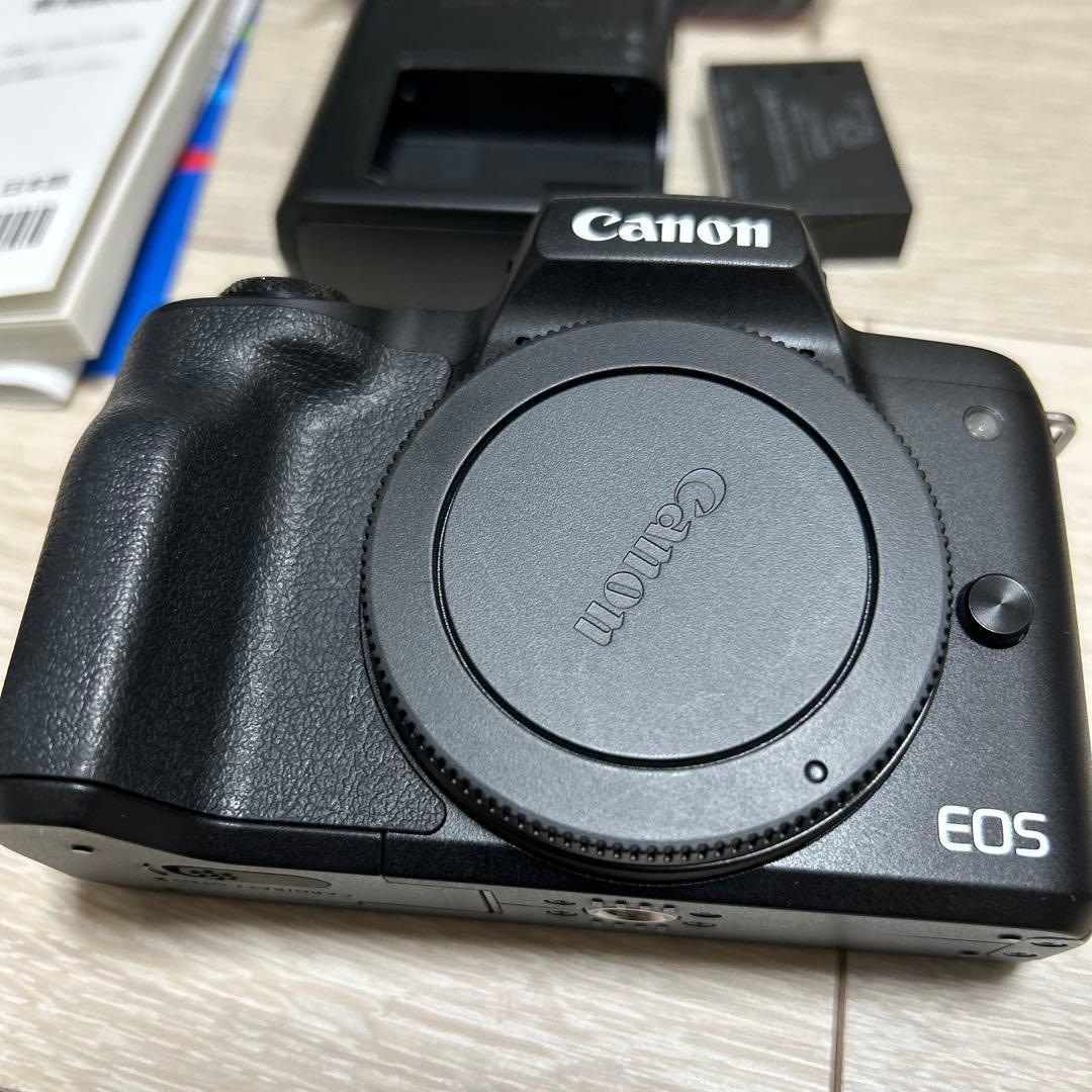 キヤノンミラーレス一眼カメラ　「EOS　Kiss　M」ダブルレンズキット+おまけ