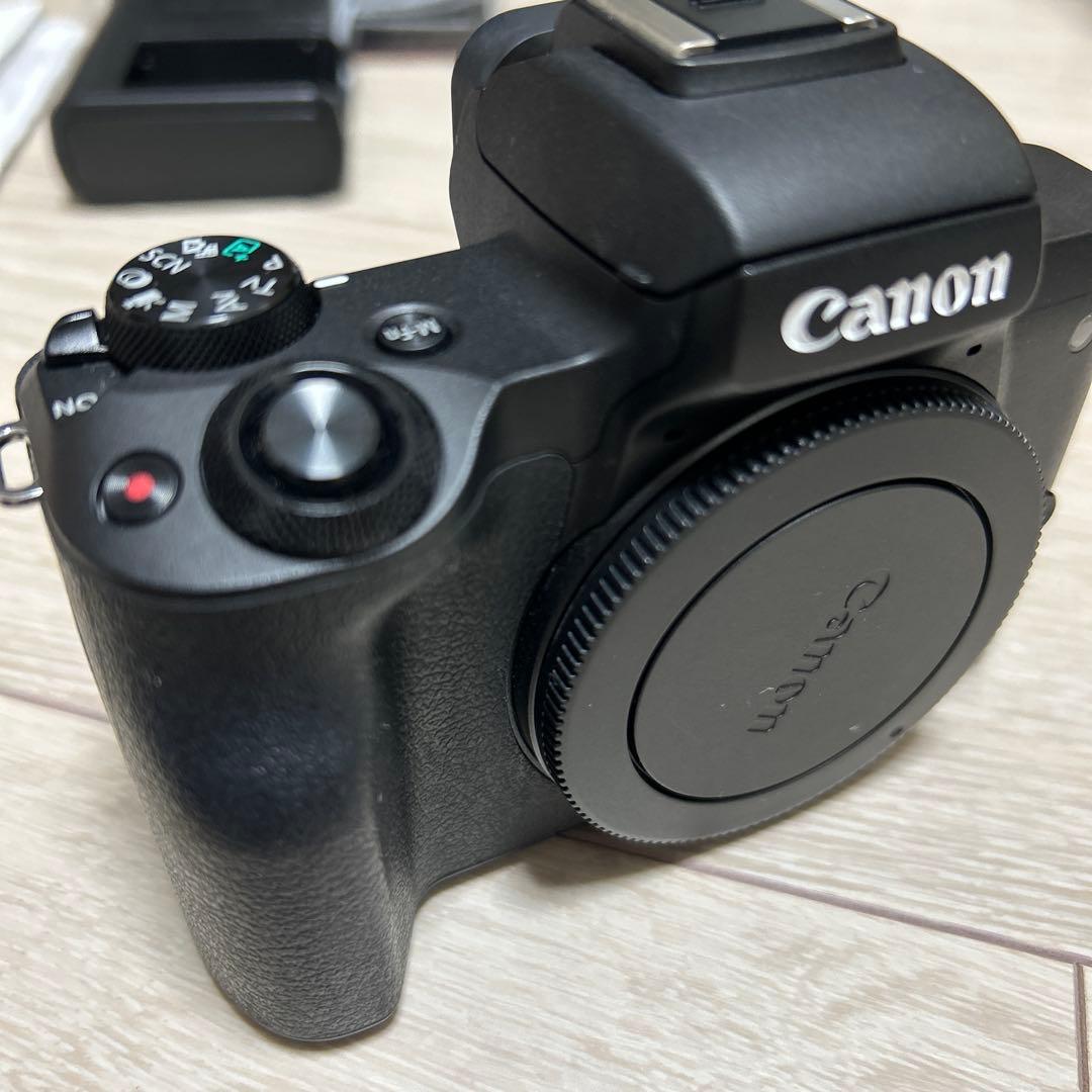 キヤノンミラーレス一眼カメラ　「EOS　Kiss　M」ダブルレンズキット+おまけ