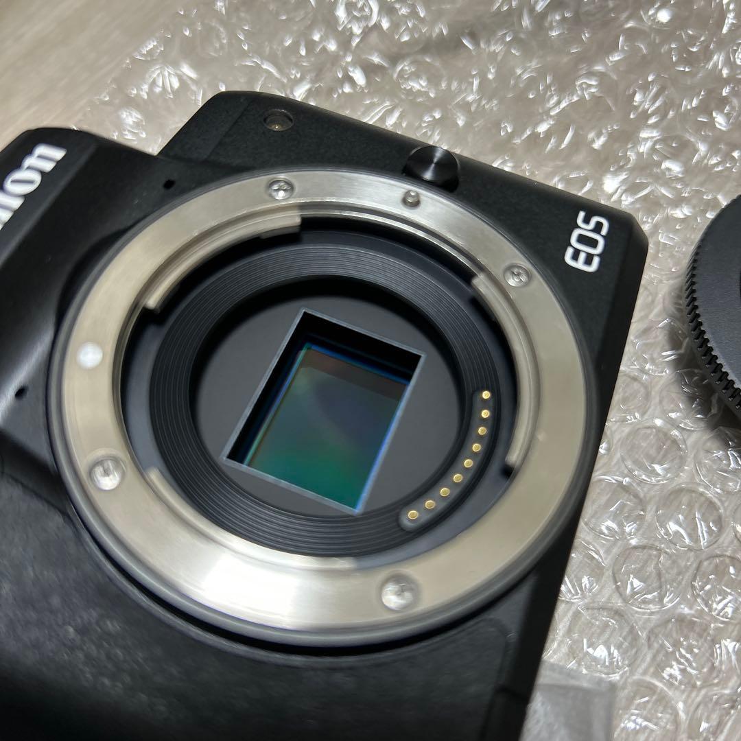 キヤノンミラーレス一眼カメラ　「EOS　Kiss　M」ダブルレンズキット+おまけ