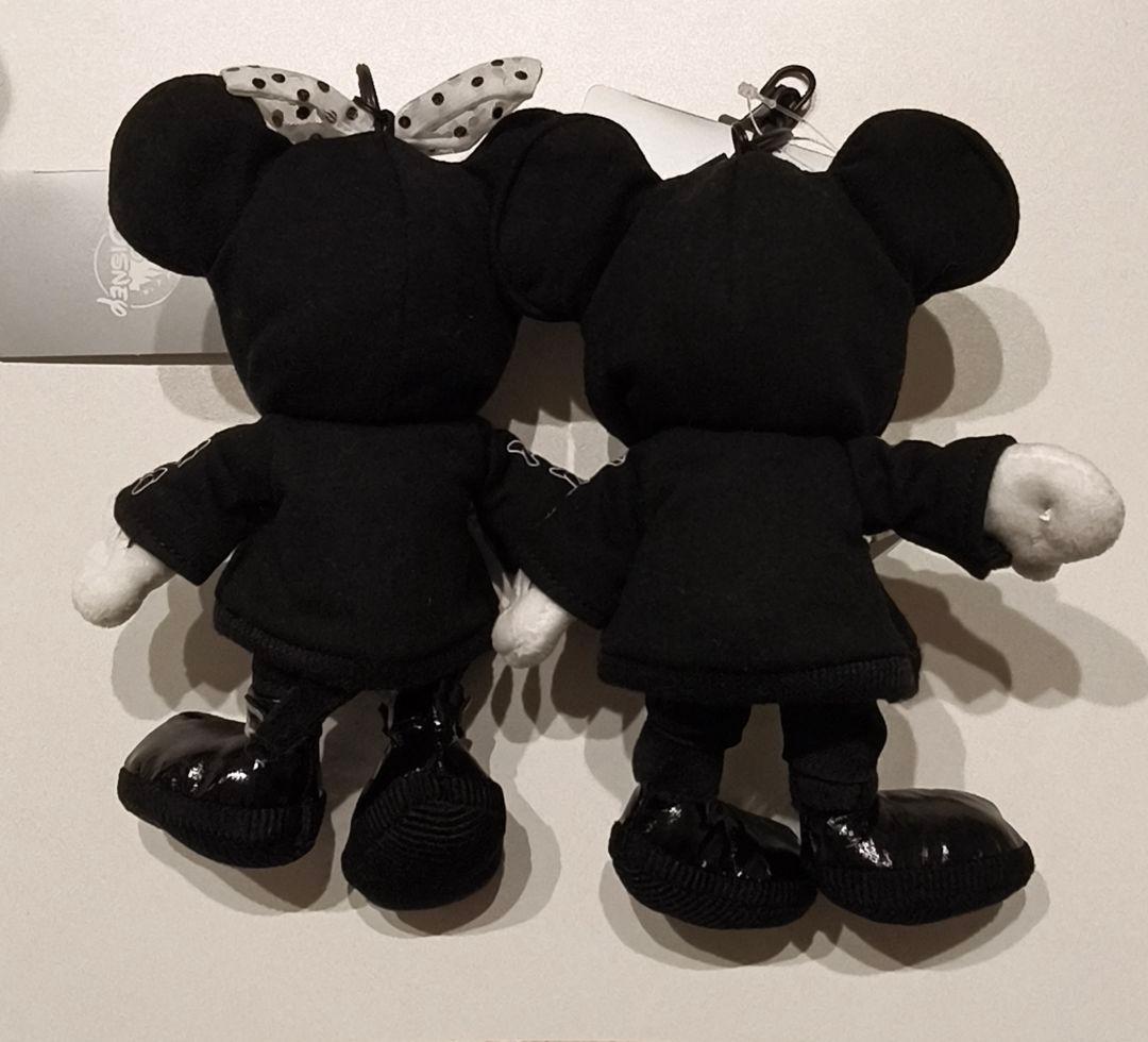 black style　ブラックフライデー　キーチェーン　ディズニーストア
