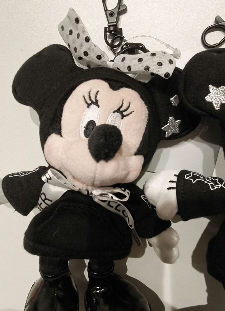 black style　ブラックフライデー　キーチェーン　ディズニーストア
