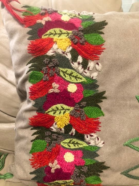 アロハ　手縫い　手刺繍　クッション
