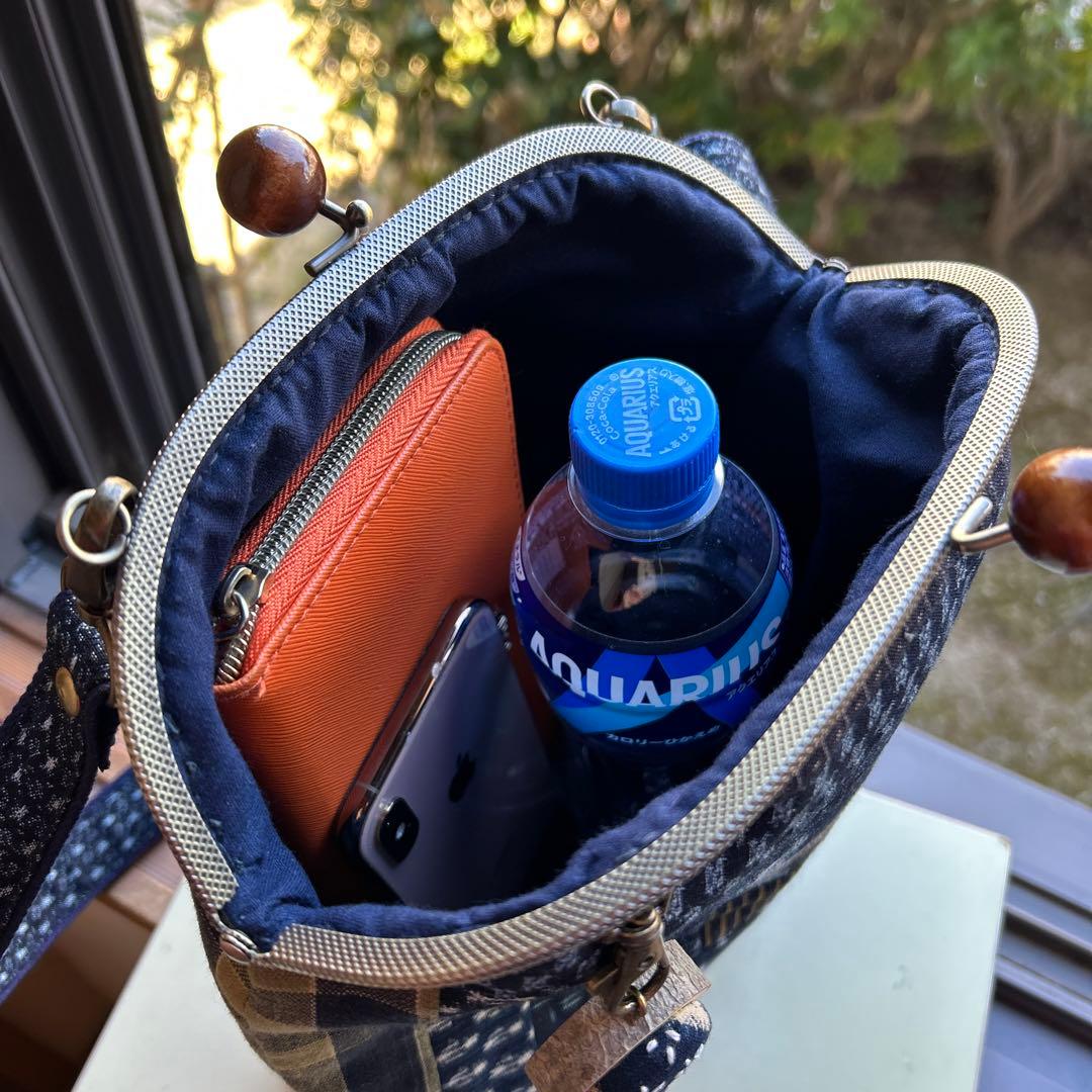 《絣のパッチワークがま口丸ショルダー》(*´꒳`*)ショルダー紐とチャーム付き